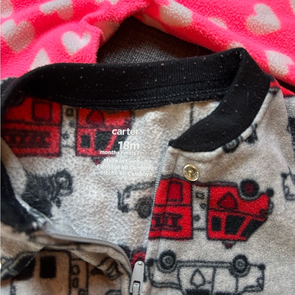 Three pairs of fleece footies from Carters. Size 18 months - Picture 2 of 6